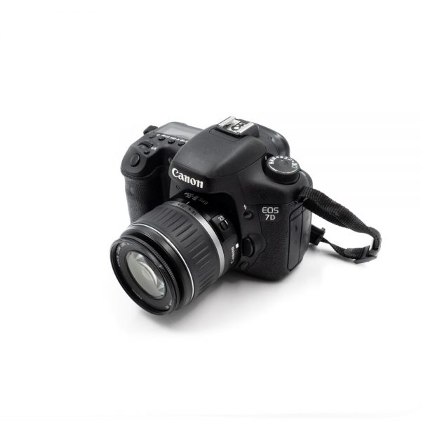 Canon EOS 7D (Shuttercount 22000) + 18-55mm f/3.5-5.6 II – Käytetty